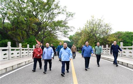 闊步前行 開(kāi)啟新程|冶建公司本部舉行迎新徒步活動(dòng)